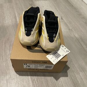 adidas Yeezy 700 V3 Safflower (Infants)